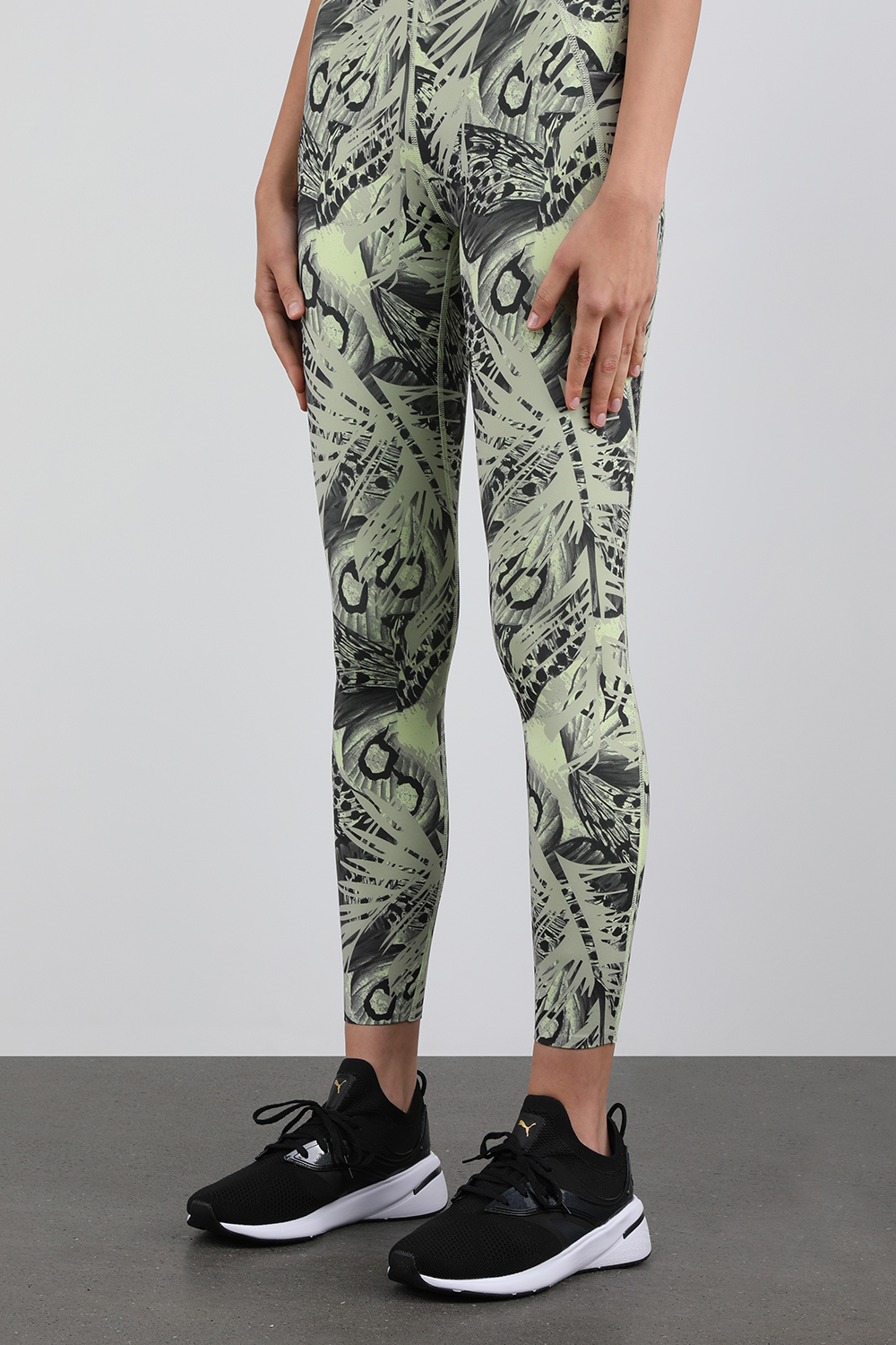 תמונת כל הלוק של נעלי ספורט פוראבר אקס טי שחורות